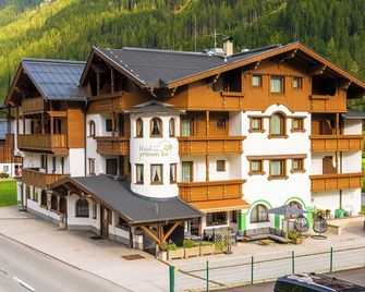 Hotel zum grünen Tor - Tux - Edificio