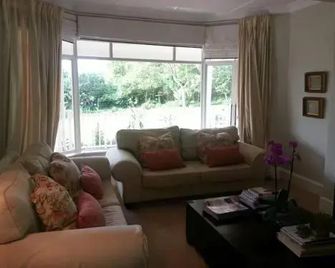 18 Pioneer Bnb - Kloof - Sala de estar