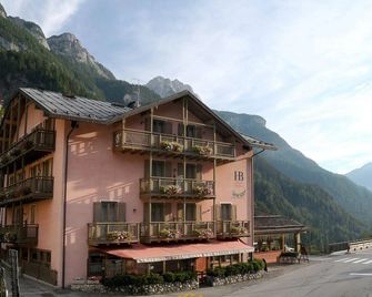 Hotel Barance - Alleghe - Building