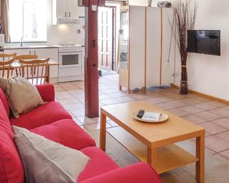 One-Bedroom Apartment in Ystad - Ystad - Obývací pokoj
