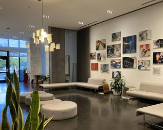 Modern, waterview luxury apartment near Wynwood and Downtown Miami - Miami - Lobby