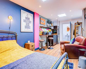 Pass The Keys Cosy Studio Flat Near Hosp - Westcliff-on-Sea - Habitación