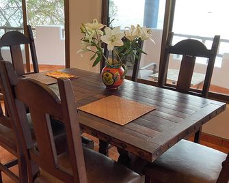 Casa Pelicanos: Oceanfront Home: Beach Vacation Paradise - Lo de Marcos - Dining room
