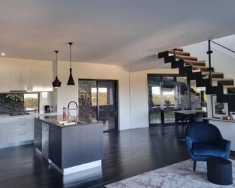 Residential 4 Bedroom House - Coffs Harbour - Living room