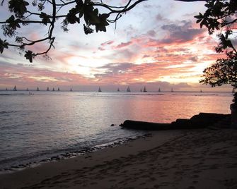 Quiet Beachfront Home at the Base Of Diamond Head - Honolulu - Plage