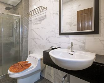 The Bell Airport Phuket Hotel - Sakhu - Badkamer