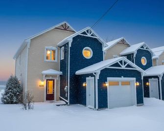 Waterfront view - Phenicia House - Sainte-Anne-de-Beaupré - Edificio