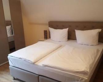 Hotel Ravene - Cochem - Bedroom