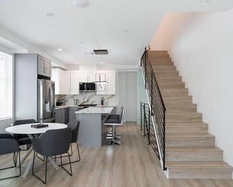 Modern 3-4 Br Townhome Built 2023 W/ Office, Bonus Room, Garage & Ev Charger P64 - Los Angeles - Restaurant