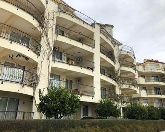 Gold City Luxury Accommodation - Kargiçak - Gebäude