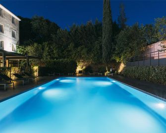 Escale Oceania Aix-En-Provence - אקס אה פרובאנס - בריכה