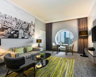 Holiday Inn Bangkok Silom By IHG - Bangkok - Living room