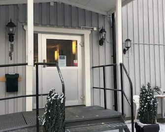 Mälarö Hotell - Ekerö - Vista del exterior