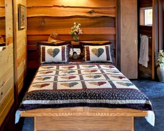 Lanzarotta Bed And Breakfast Close To Eugene - יוג'ין - חדר שינה