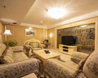 Changjiang International Hotel - Yangjiang - Вітальня