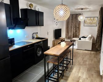 Tres Bel Appartement Ambiance Cosy - Rungis - Kitchen