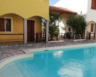 Апартаменты - Viddalba - Piscina