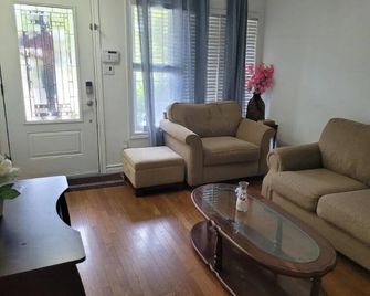 Mariam House - Chatham-Kent - Huiskamer
