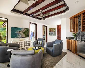 Exclusive Luxury Villa at Reserva Conchal w/ Pool –Just 10 Min Walk to the Beach - Puerto Viejo - Sala de estar