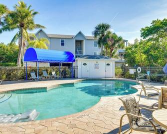 Updated Resort Retreat on Anna Maria Island! - Holmes Beach - Piscina