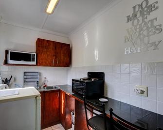 Khaya La Manzi Guest Lodge - Hibberdene - Cocina