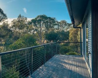 Gumtree Creek - A large architecturally designed, contemporary home in Dunkeld. - Dunkeld - Balcón