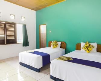 Spot On 2584 Hotel Karya Nunggal Asri - Sumedang - Bedroom