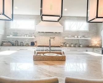 Fancy Free - Stay Where Country Music History Was Made - Nashville - Cocina
