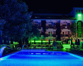 Ambassador Plaza - Kemer - Piscina