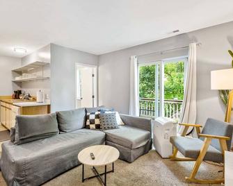 2BR Duplex, Easy Walk to Downtown Ann Arbor - Ann Arbor - Salon