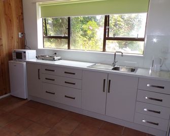 Lynmore Hideaway Rotorua - Rotorua - Kitchen
