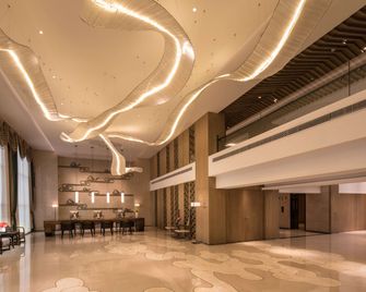 Ramada by Wyndham Zhenjiang City Center - Zhenjiang - Reception