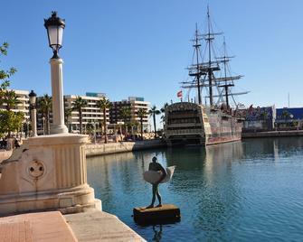 Studio sea view-Playa San Juan - Alicante - Piscina