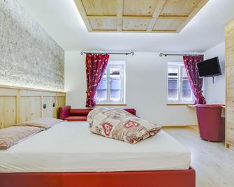 Holiday Apartment 'Cesa San Florian Apartment 1' with Mountain View & Wi-Fi - Canazei - Sypialnia
