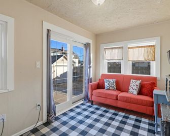 Garden City House with Hot Tub - Colorado Springs