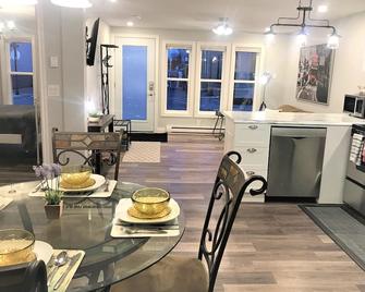 Esther's Place-Carleton Place Downtn Apt - Carleton Place - Essbereich