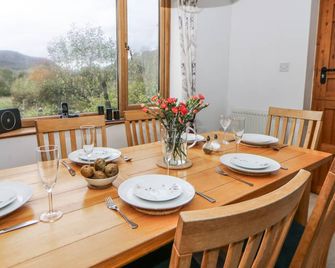 Geryllan, Pet Friendly, Country Holiday Cottage In Rhandirmwyn - Llandovery - Eetruimte