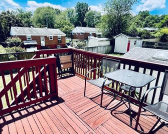 North Bethesda Gem - Entire House 5 min from Metro - Rockville - Balcony