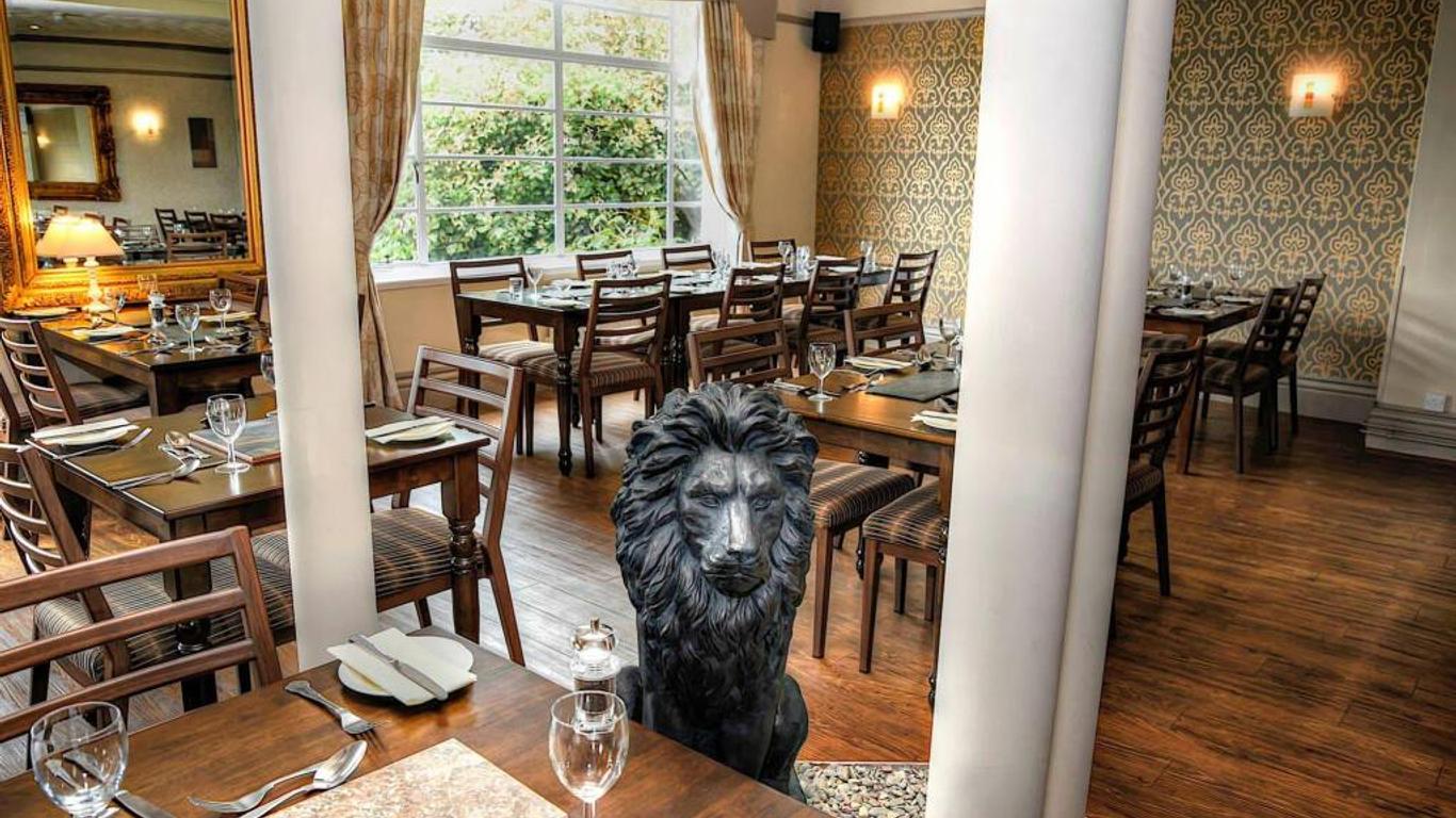 Lion Hotel & Studio Apartments