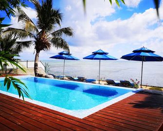 Tiare by Lagoon Dream Fully equipped house with seaside infinity pool and kayaks - Temae - Piscina