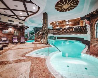 Dorfhotel Glücksschmiede - Saalbach - Pool