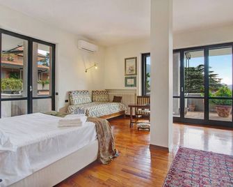 Apartment 'Il Parco Cernobbio' with Lake View, Wi-Fi, A/C, Terrace & Garden - Cernobbio - Schlafzimmer