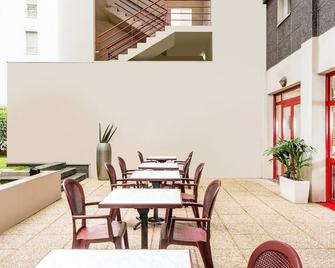 ibis budget Paris Porte d'Italie Est - Le Kremlin-Bicêtre - Patio
