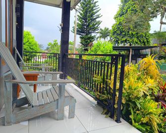 Guest House Gethsemane - Salatiga - Балкон