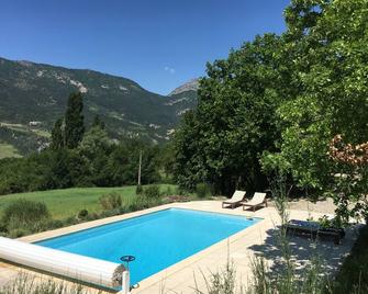 Large house of character, Drôme Provençale, Tranquility, 12 people; - Rémuzat - Piscina