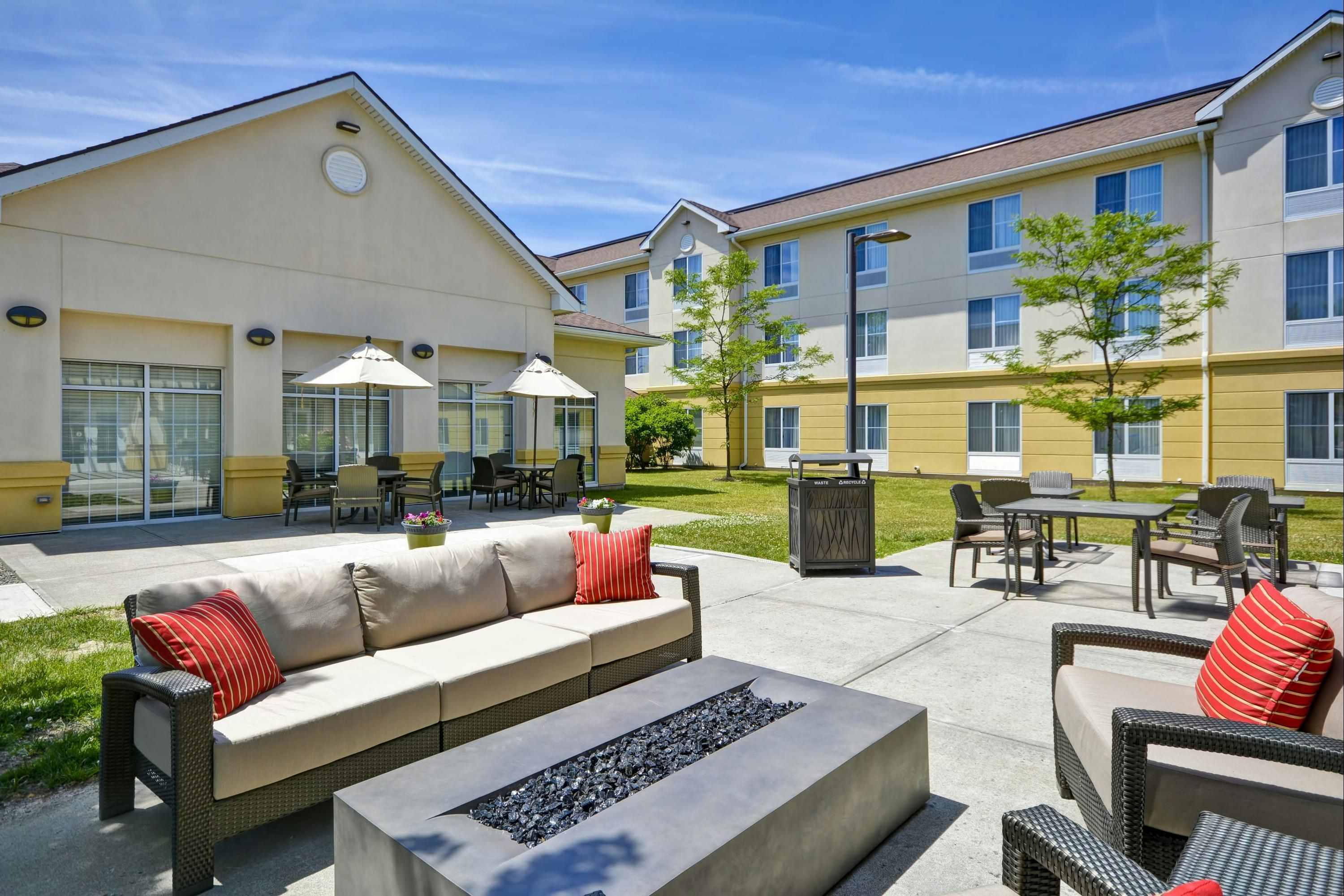 Homewood Suites by Hilton Ithaca - Ithaca - Patio