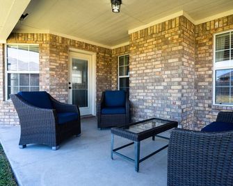 Mtz Homes Modern Style 4 Bed Near Fort Hood - Killeen - Living room