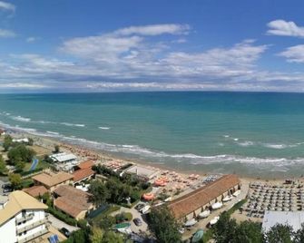 Hermitage Hotel - Silvi Marina - Pláž
