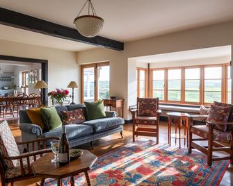 Yellow Sands - a house that sleeps 10 guests in 5 bedrooms - Thurlestone - Living room