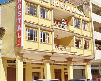 Hostal Gampala - Alausí - Building